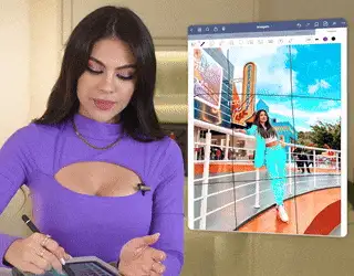 Catarina explicando composição com uma foto de viagem no tablet