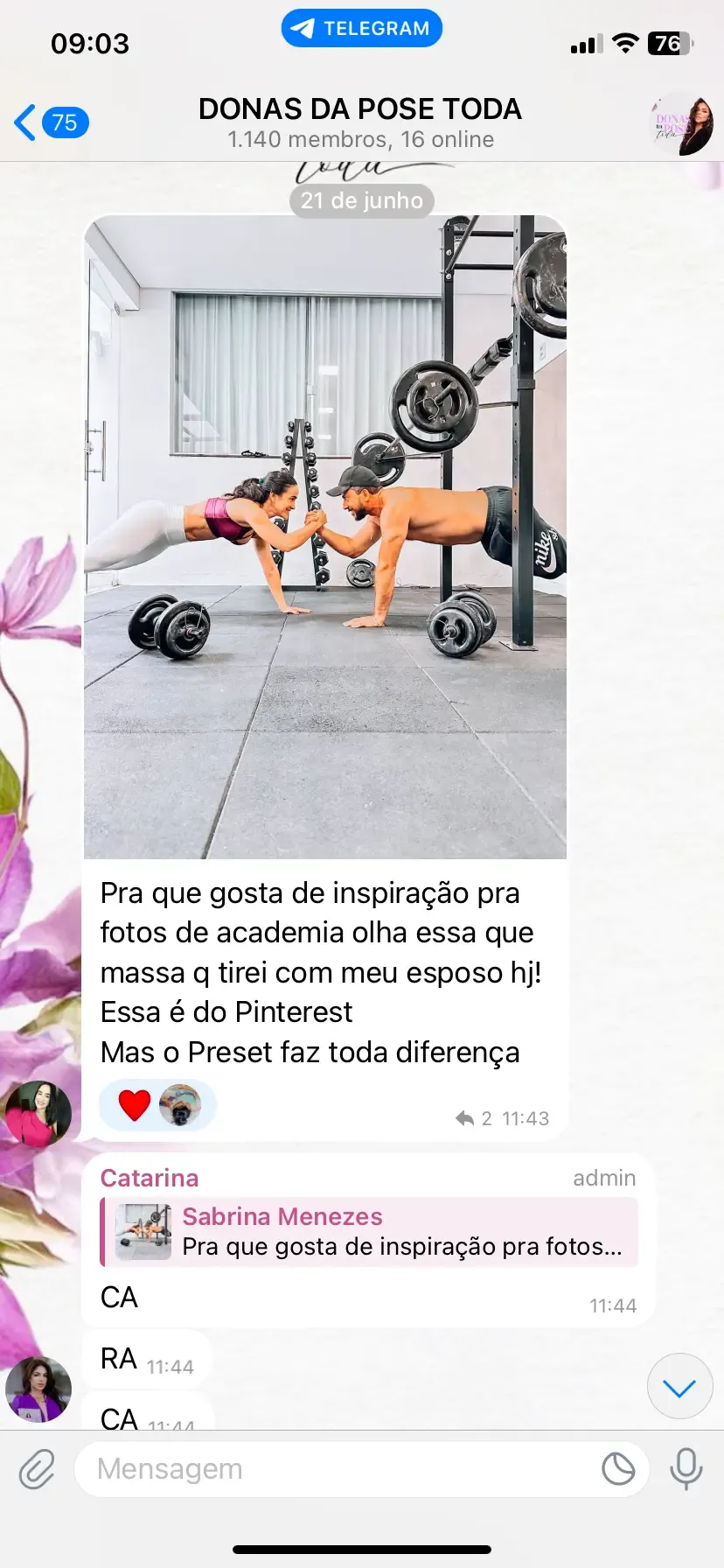 Print do grupo: aluna mostra uma foto na academia com o esposo e diz que o preset faz toda a diferença