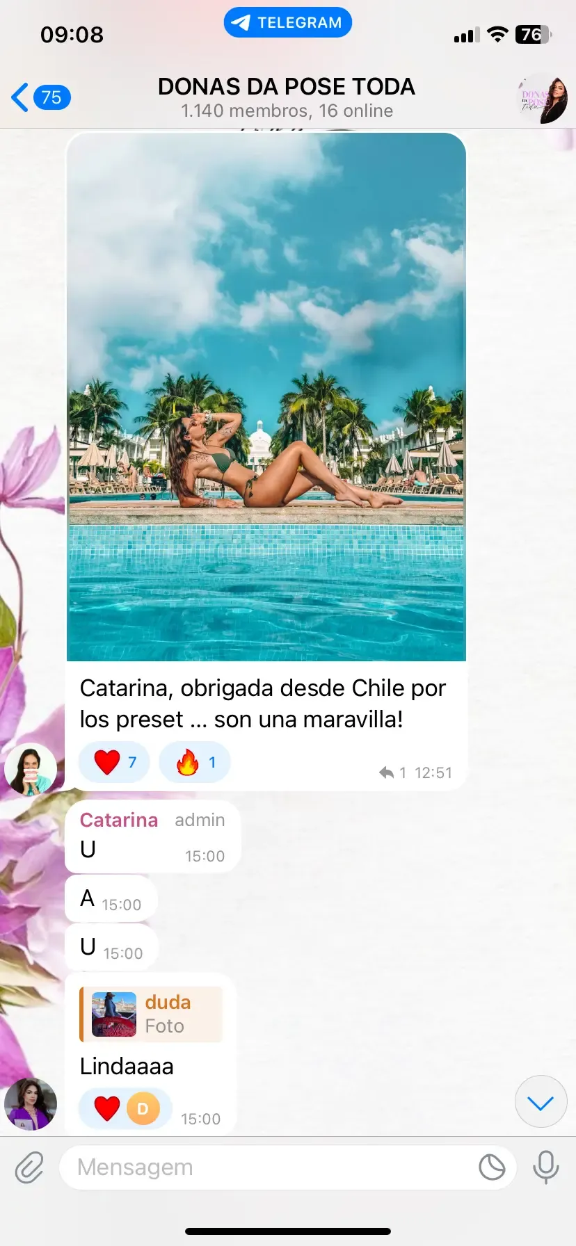 Print do grupo: aluna do Chile agradece à Catarina pelos presets, com uma foto na piscina